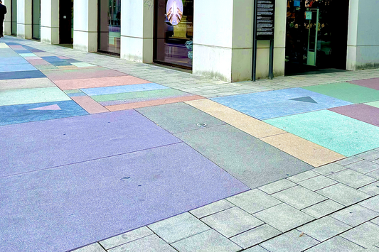 Regenbogen aus Stein: Ein Denkmal für Verfolgte